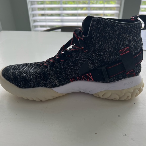 Jordan react apex - Picture 3 of 5